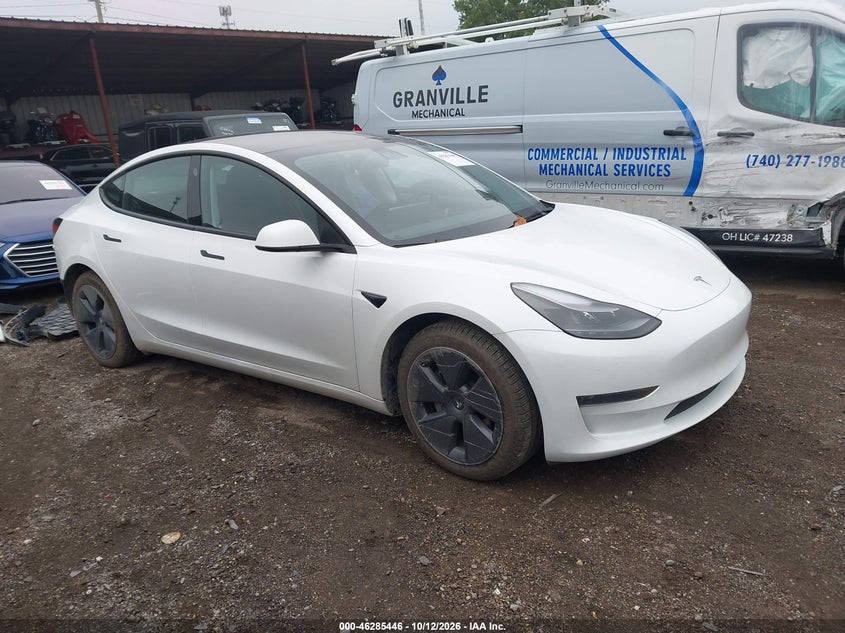 TESLA MODEL 3 - zdjęcie 1