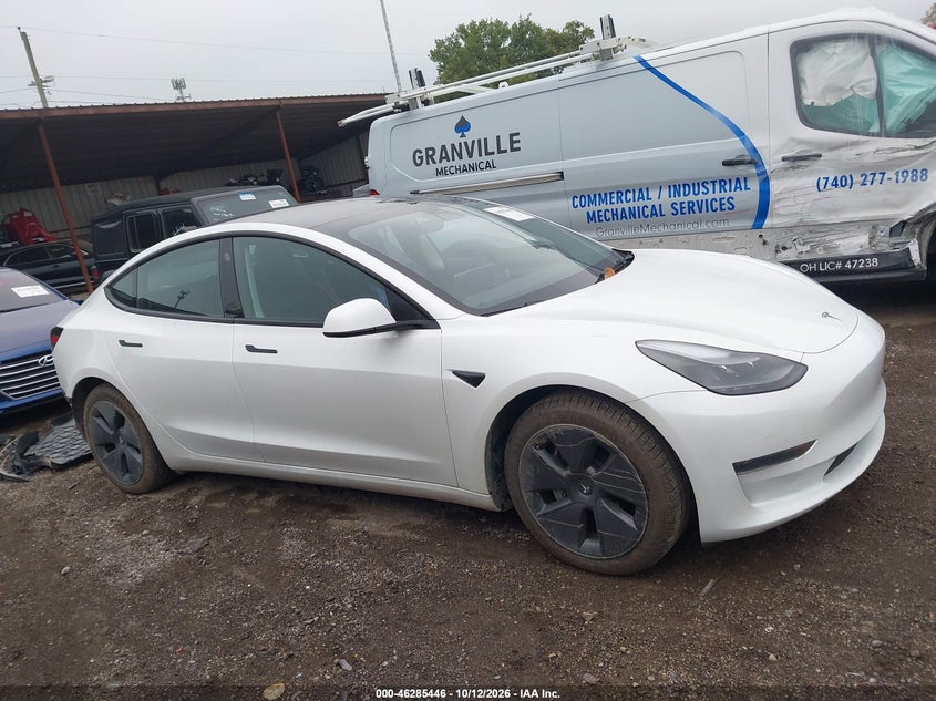 TESLA MODEL 3 - zdjęcie 14