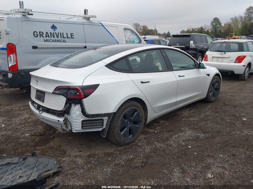 TESLA MODEL 3 - zdjęcie 4