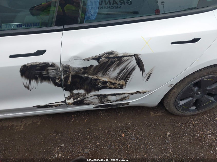 TESLA MODEL 3 - zdjęcie 6
