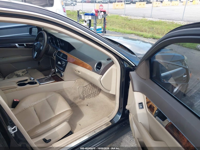 MERCEDES-BENZ C 250 2012 VIN WDDGF4HB0CR201610