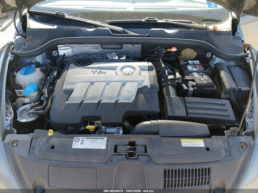 2014 VOLKSWAGEN BEETLE 2.0L TDI · Фото 10