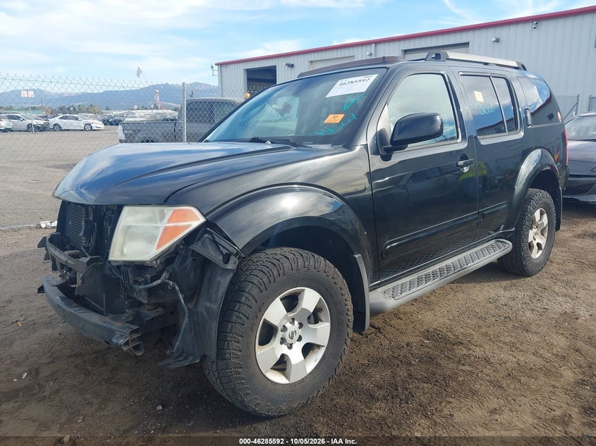 2005 Nissan Pathfinder Se, Biohazard, IAAI, VIN 5N1AR18WX5C785105 — photo 2