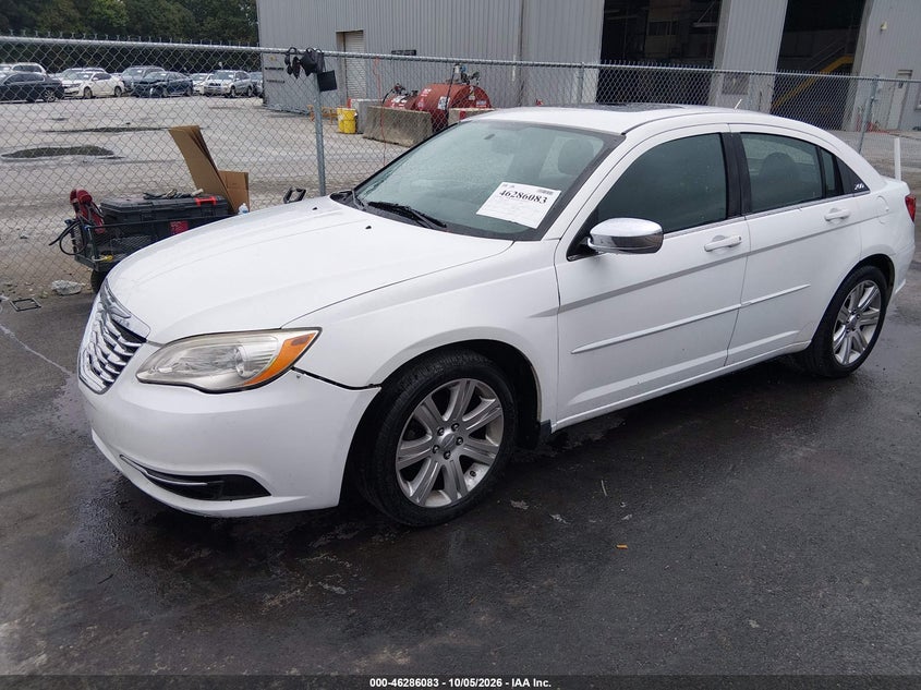 2011 Chrysler 200 Touring, Normal Wear & Tear, IAAI, VIN 1C3BC1FG4BN553383 — photo 2