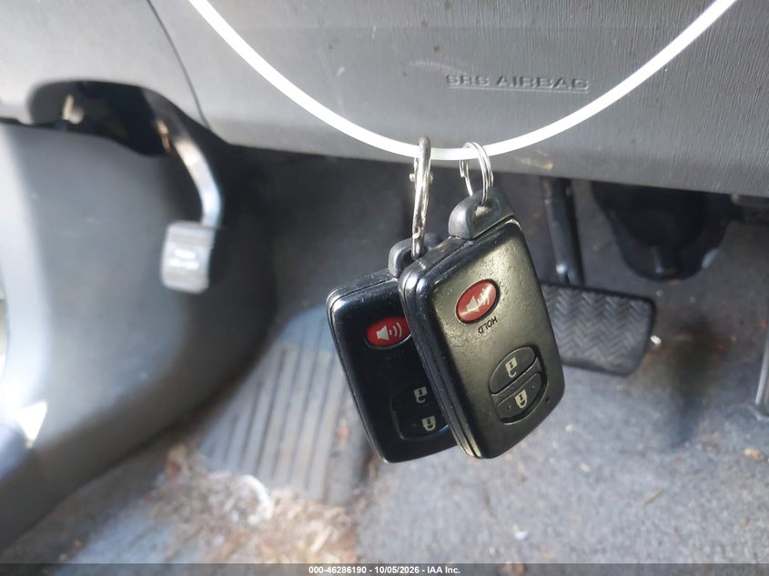 2011 TOYOTA PRIUS THREE · Фото 11