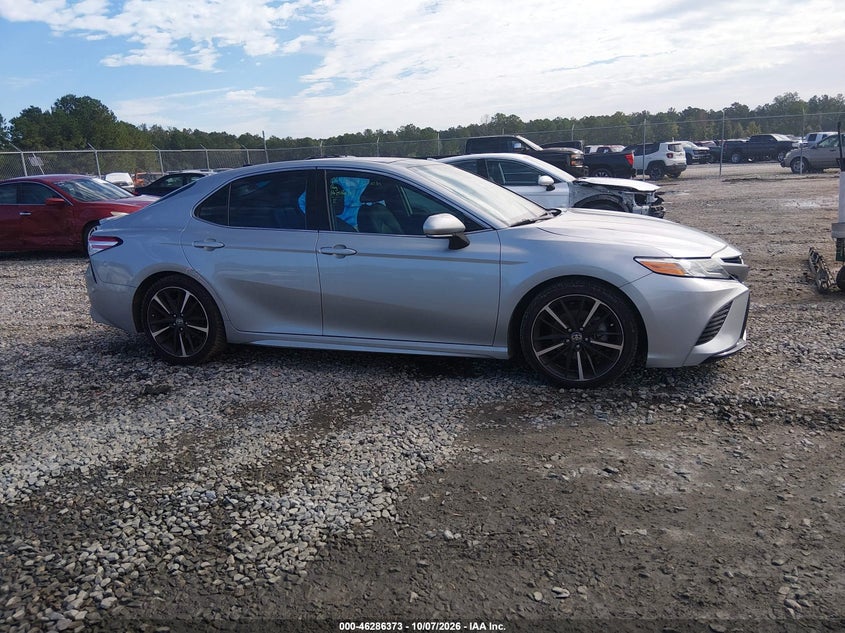 TOYOTA CAMRY - zdjęcie 14