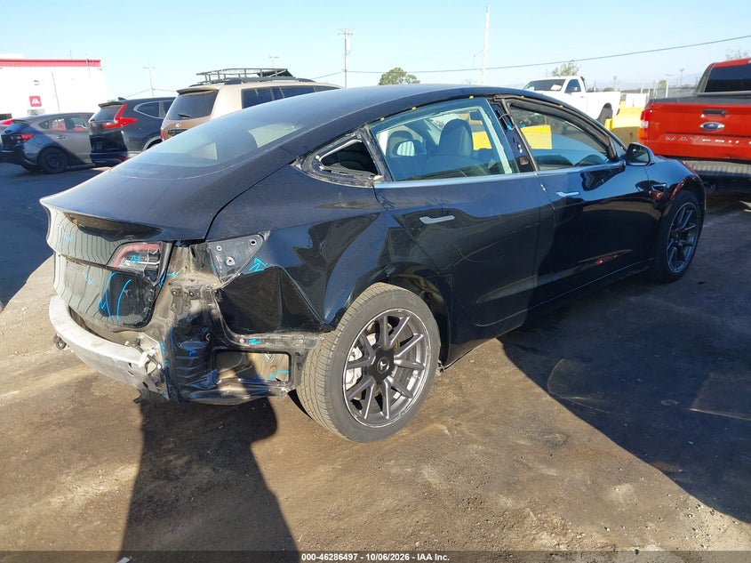 TESLA MODEL 3 - zdjęcie 4