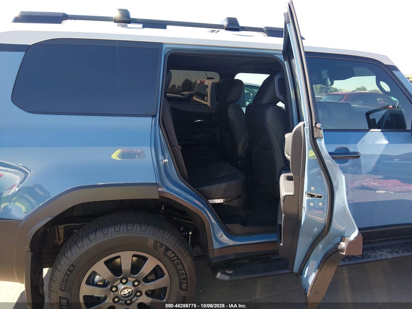 TOYOTA LAND CRUISER - zdjęcie 8