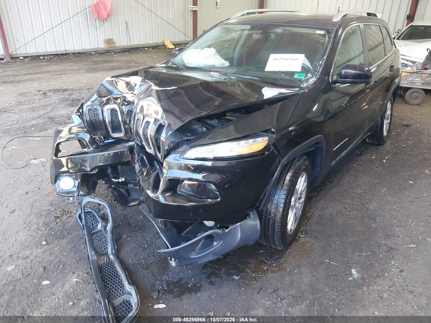 2016 Jeep Cherokee Latitude, Front & Rear, IAAI, VIN 1C4PJMCS7GW341967 — photo 2