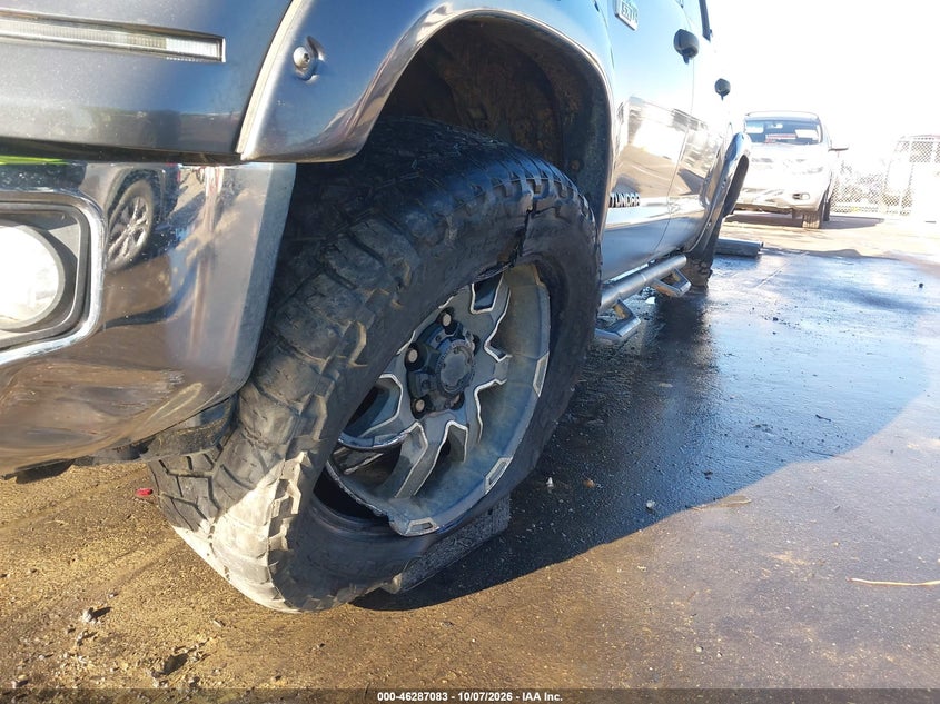 TOYOTA TUNDRA - zdjęcie 21