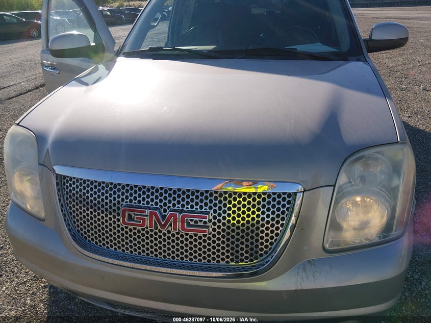 2007 GMC YUKON XL 1500 DENALI · Photo 10