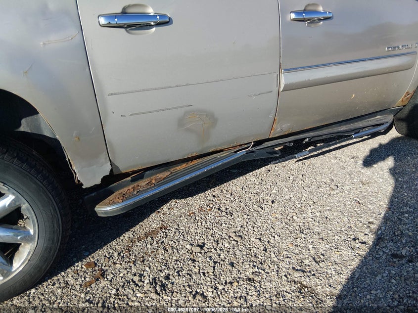 2007 GMC YUKON XL 1500 DENALI · Photo 6