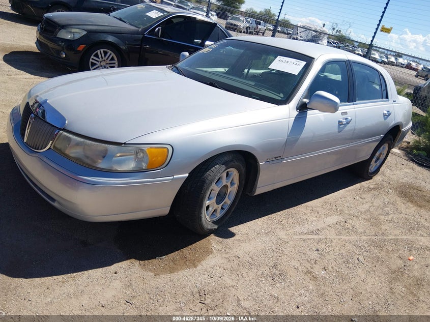 LINCOLN TOWN CAR 2000 VIN 1LNHM82W7YY935726