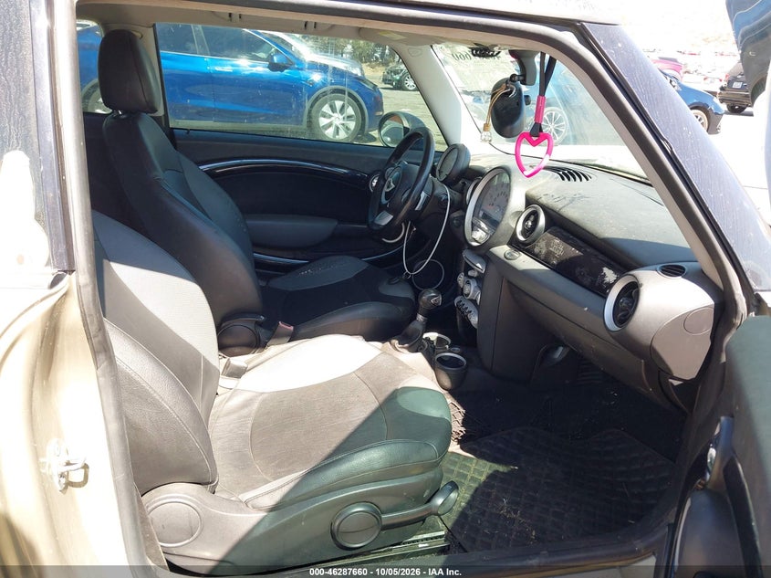 MINI COOPER S 2010 VIN WMWMF7C53ATZ72902