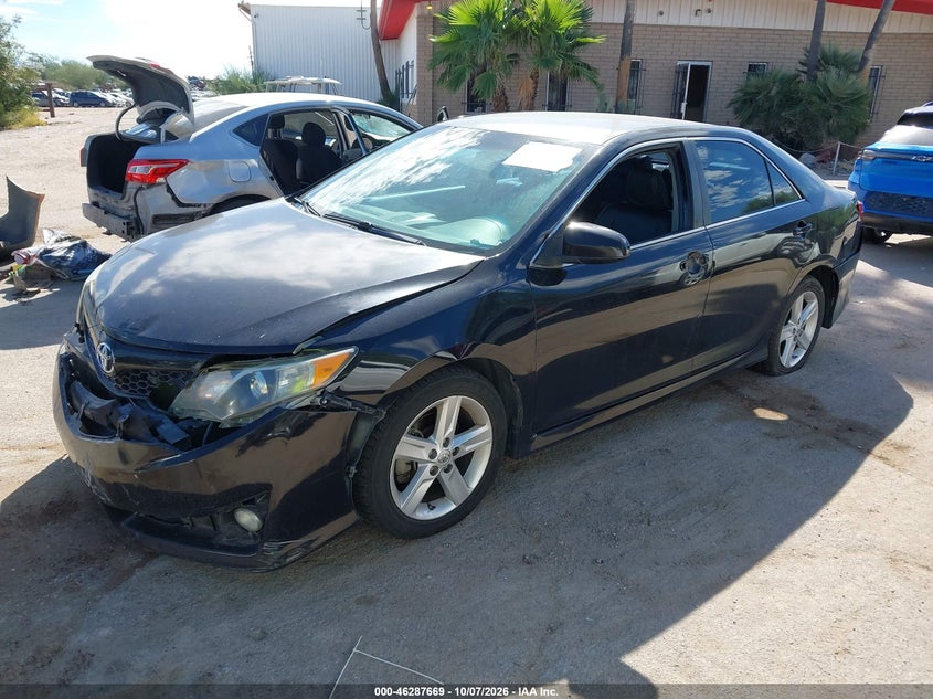 2013 Toyota Camry Se, По кругу, IAAI, VIN 4T1BF1FK4DU277105 — фото 2