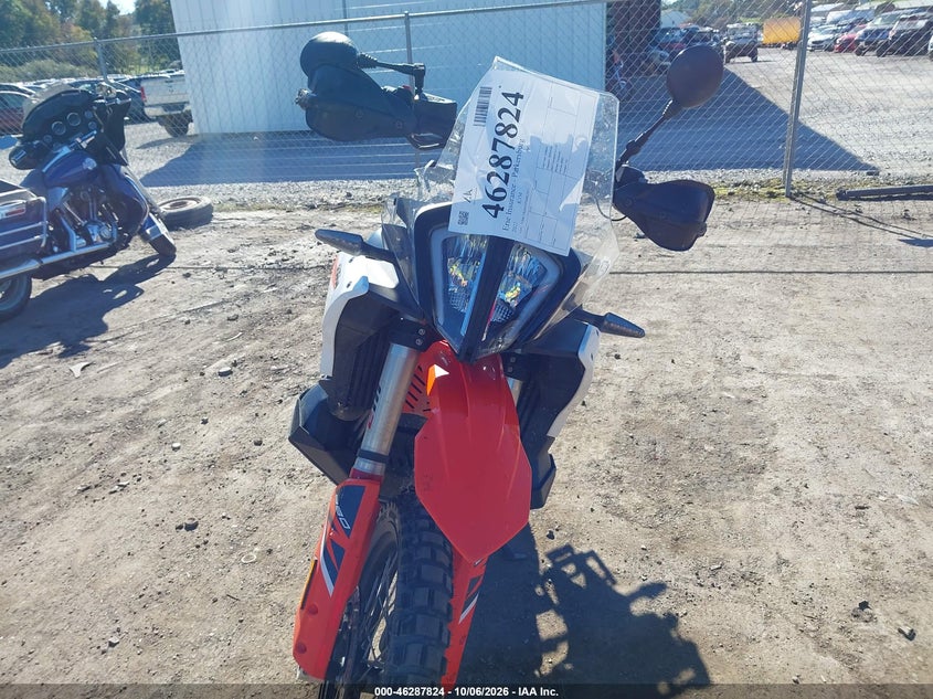 KTM 890 2023