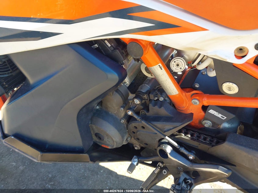 KTM 890 2023