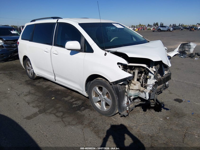 2014 TOYOTA SIENNA LE V6 8 PASSENGER