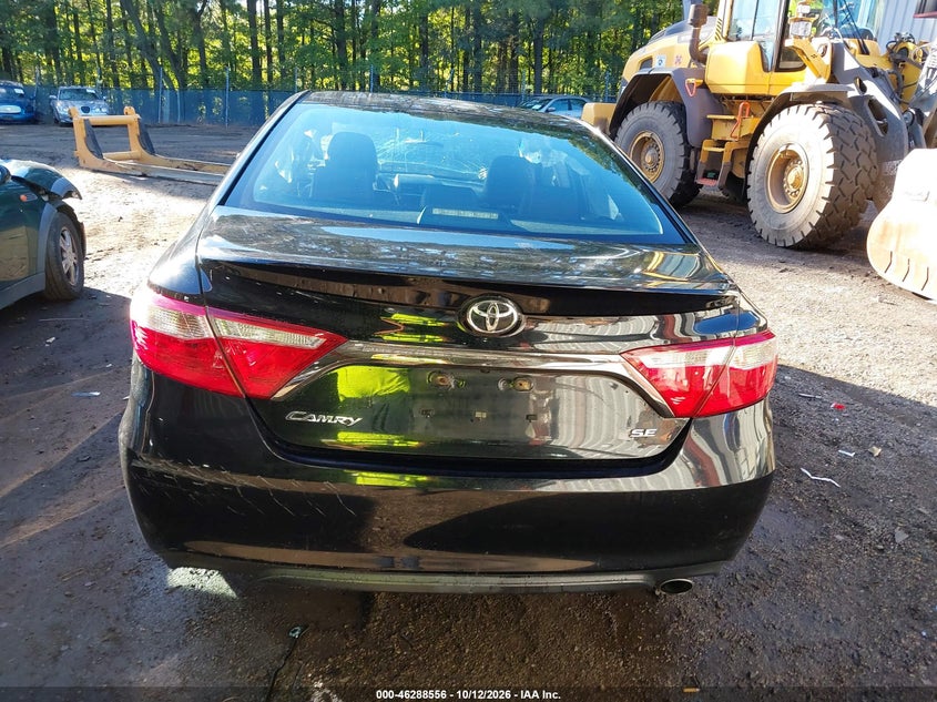 2017 TOYOTA CAMRY SE · Фото 17
