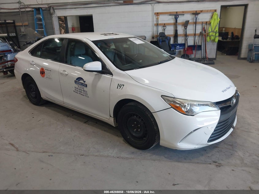 2015 TOYOTA CAMRY LE