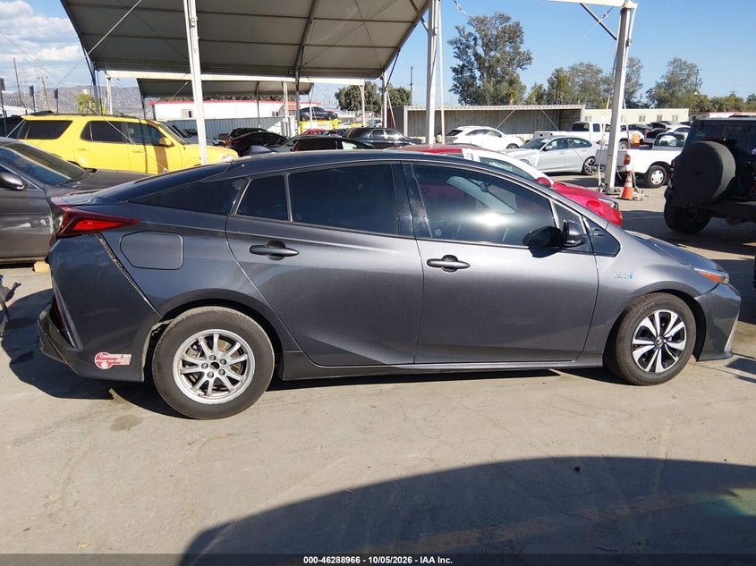 TOYOTA PRIUS PRIME - zdjęcie 16