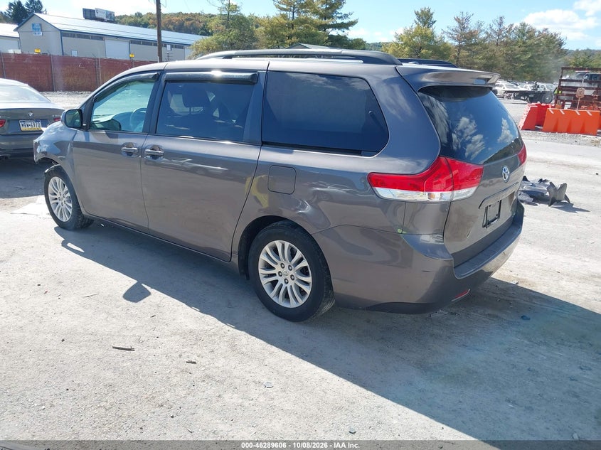 Vin: 5tdyk3dc7ds306666, lot: 46789769, toyota sienna xle v6 8 passenger 20133