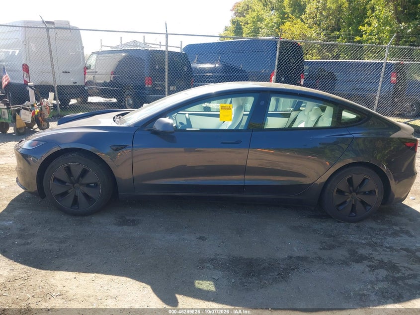 TESLA MODEL 3 - zdjęcie 13