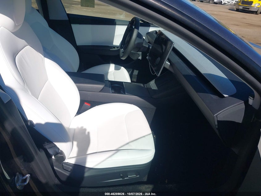 TESLA MODEL 3 - zdjęcie 5