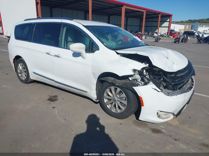 Vin: 2c4rc1bg7jr142450, lot: 46790364, chrysler pacifica touring l 2018 img_1