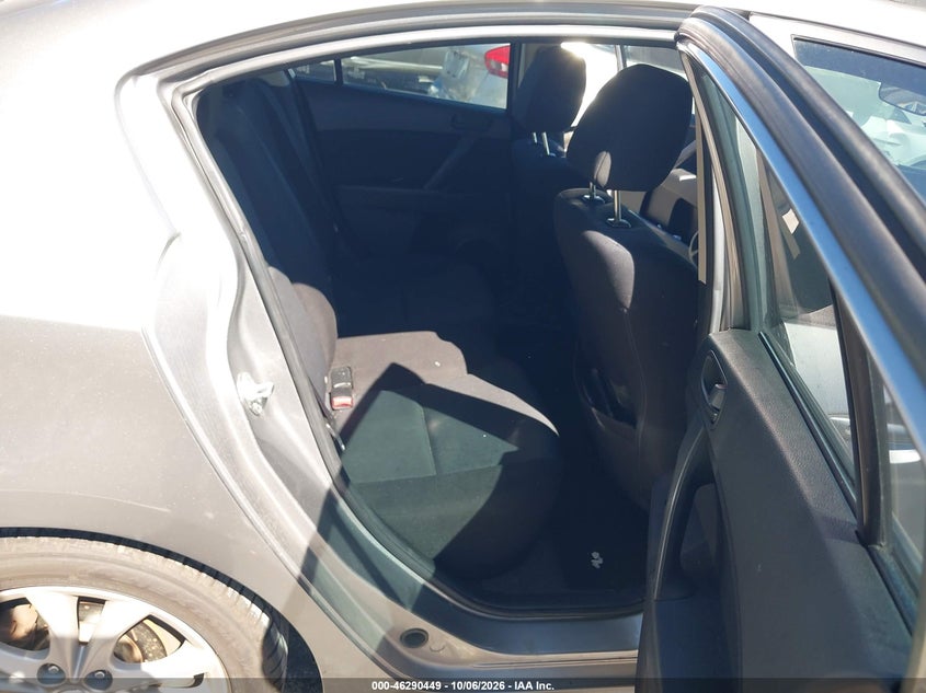 MAZDA MAZDA3 2011 VIN JM1BL1UG6B1380746
