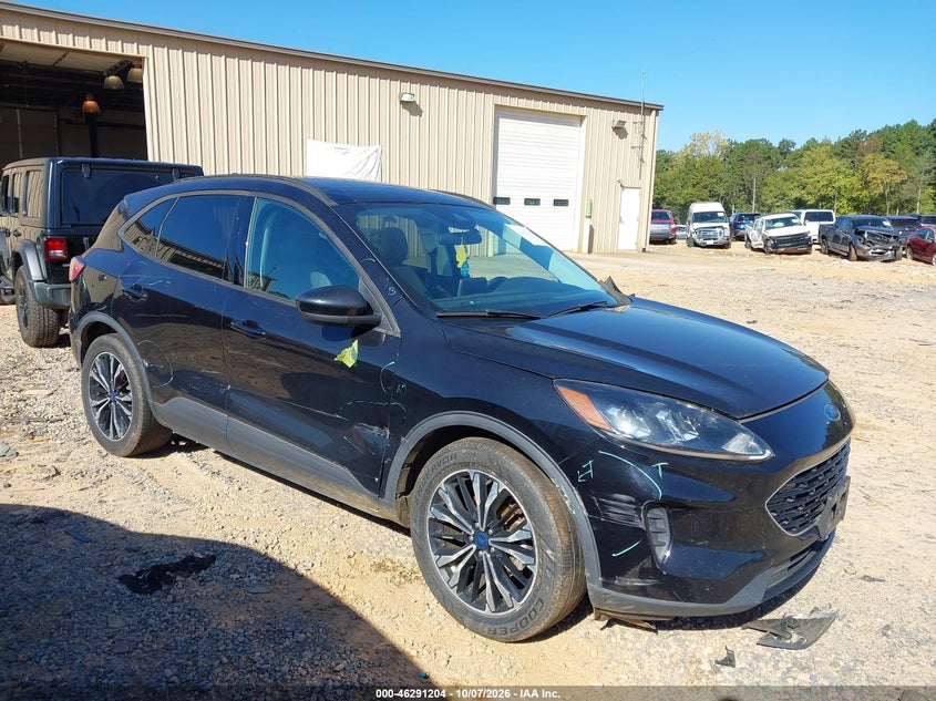Vin: 1fmcu0bz7mua24688, lot: 46791367, ford escape se hybrid 2021 img_1
