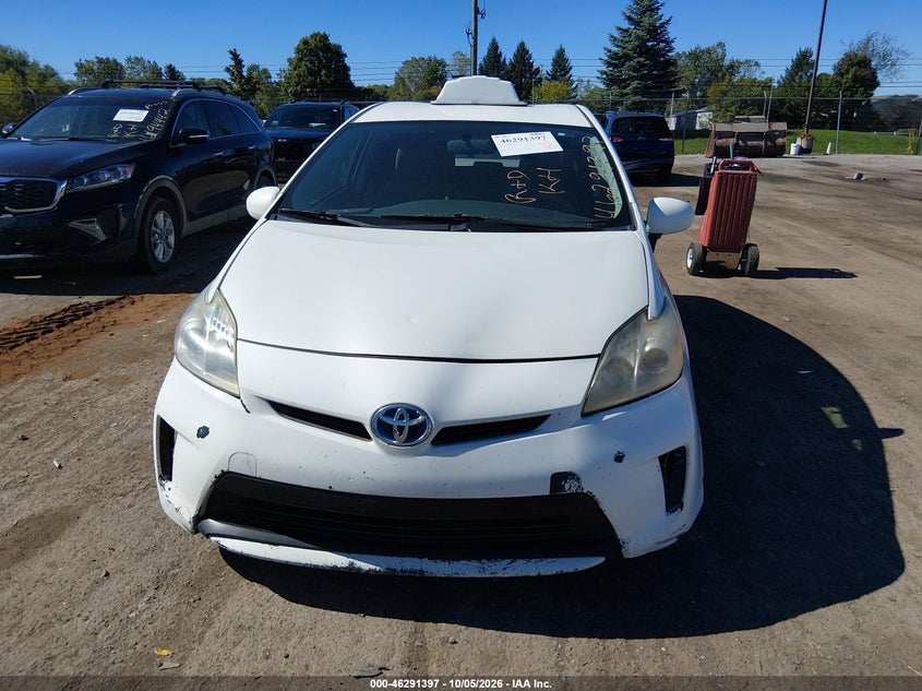 2015 TOYOTA PRIUS TWO · Photo 12