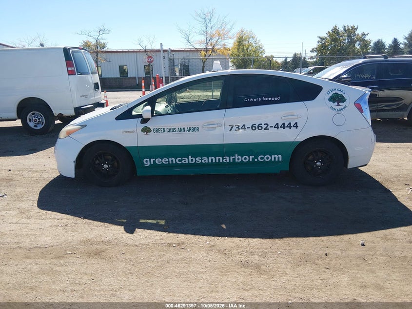 2015 TOYOTA PRIUS TWO · Photo 14