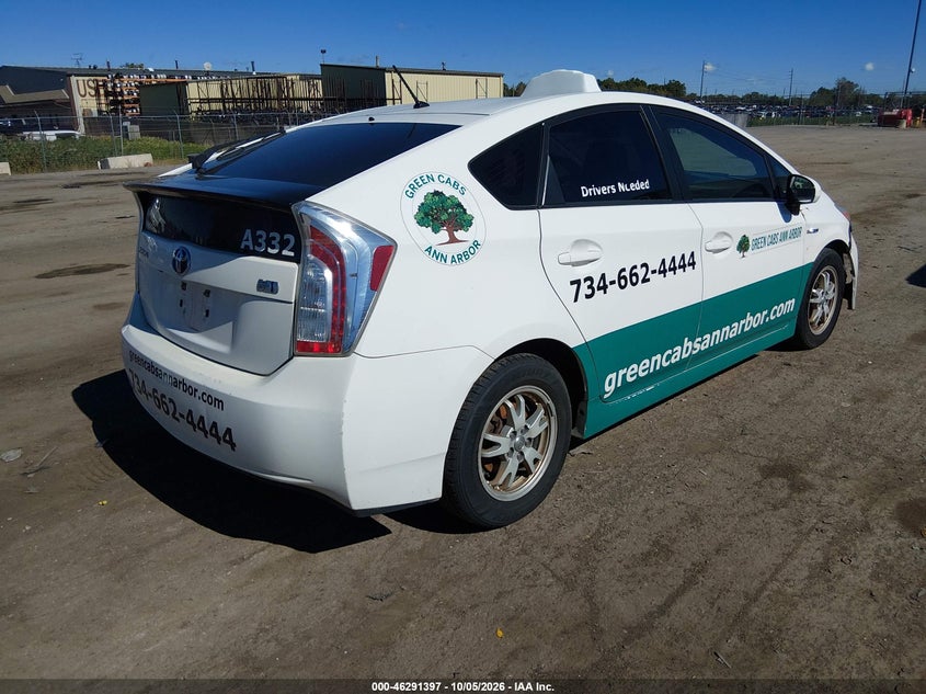 2015 TOYOTA PRIUS TWO · Photo 4