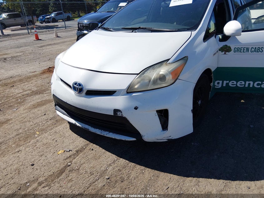 2015 TOYOTA PRIUS TWO · Photo 6