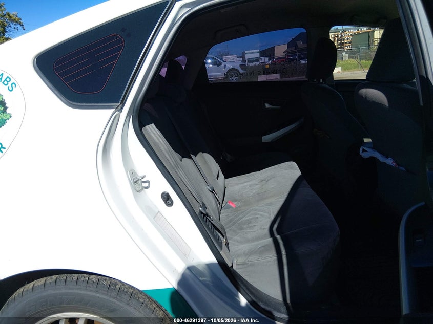 2015 TOYOTA PRIUS TWO · Photo 8