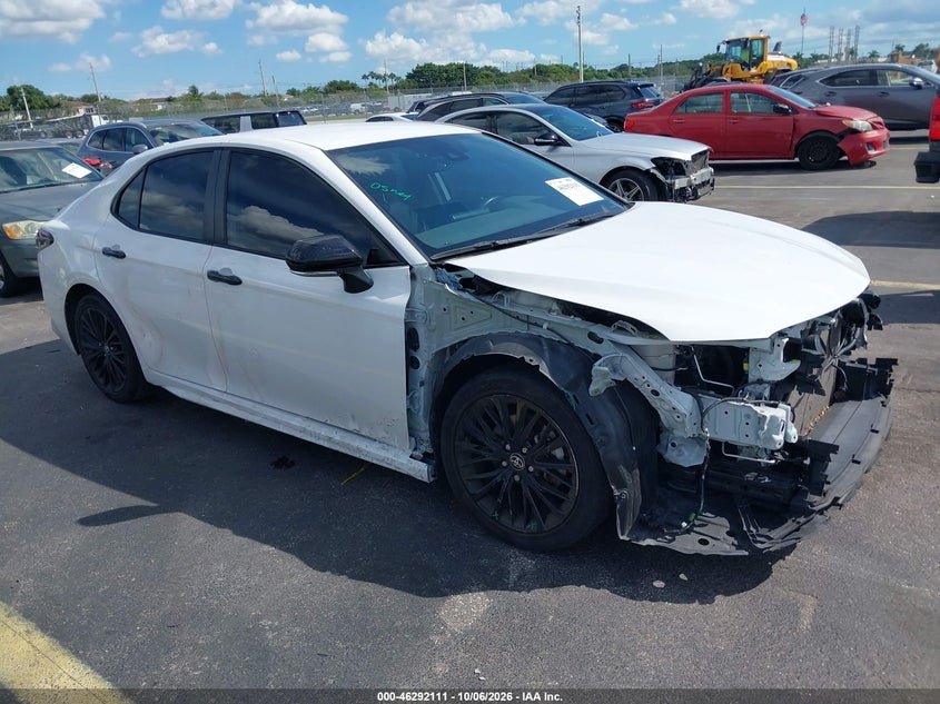 TOYOTA CAMRY - zdjęcie 1