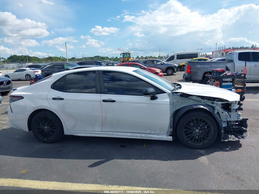 TOYOTA CAMRY - zdjęcie 14