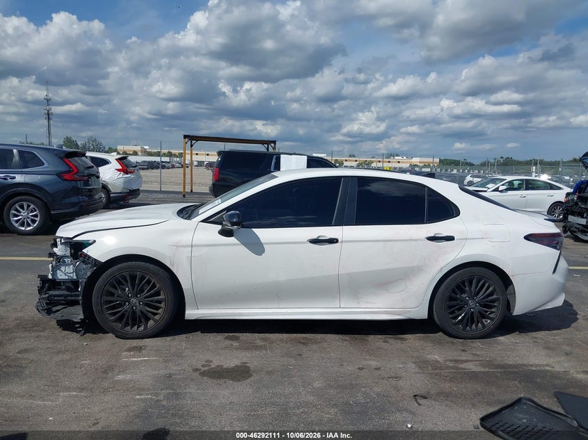 TOYOTA CAMRY - zdjęcie 15