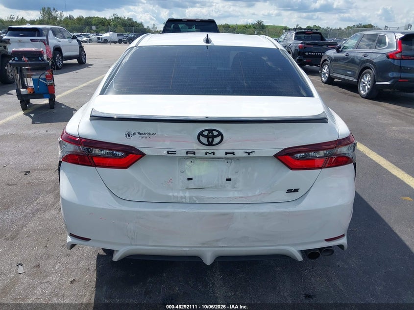 TOYOTA CAMRY - zdjęcie 17