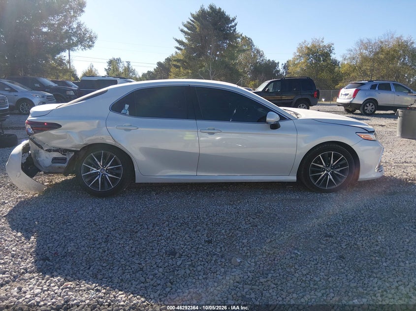 TOYOTA CAMRY - zdjęcie 13
