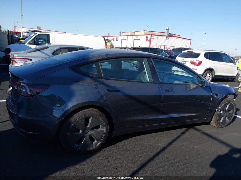 TESLA MODEL 3 - zdjęcie 14