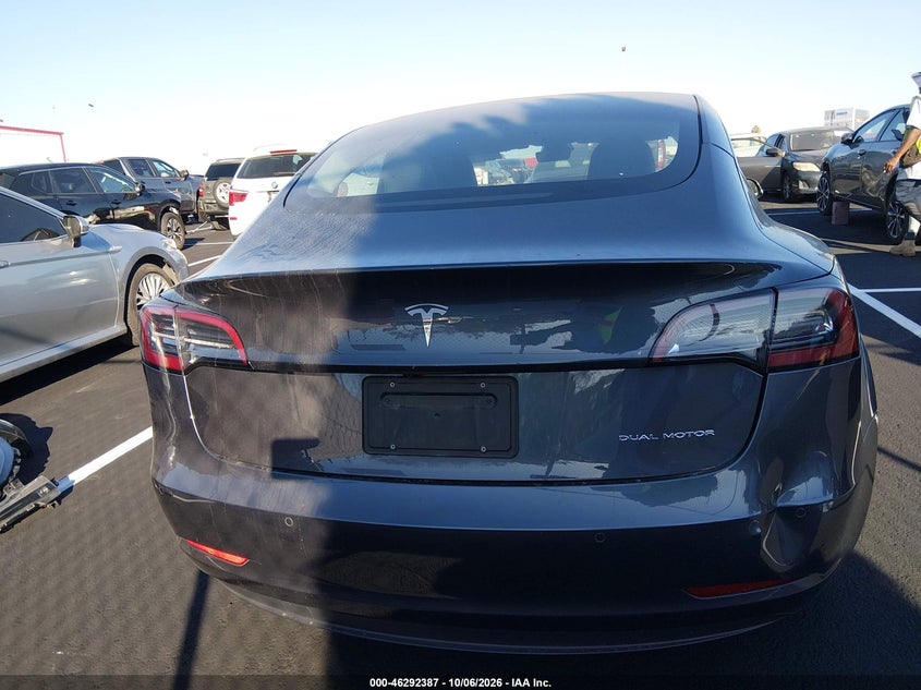 TESLA MODEL 3 - zdjęcie 17