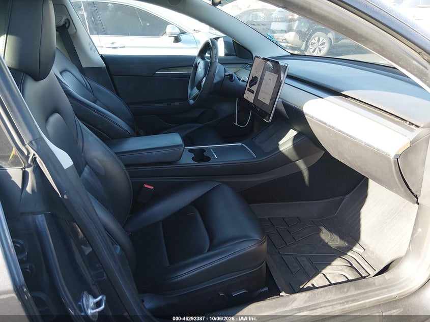 TESLA MODEL 3 - zdjęcie 5