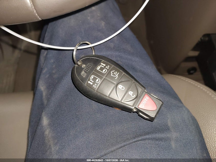 2014 CHRYSLER TOWN & COUNTRY TOURING · Фото 11