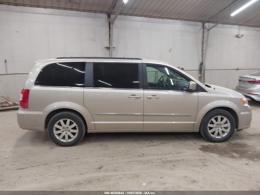 2014 CHRYSLER TOWN & COUNTRY TOURING · Фото 13