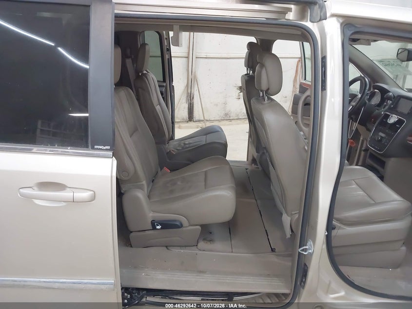 2014 CHRYSLER TOWN & COUNTRY TOURING · Фото 8