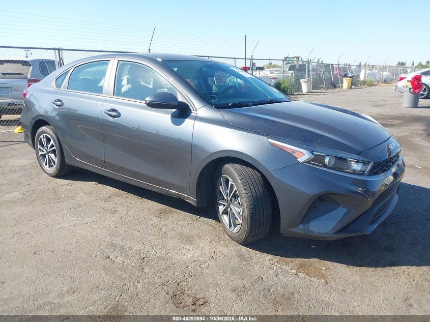 Vin: 3kpf24ad1pe670526, lot: 46792858, kia forte lxs 2023 img_1