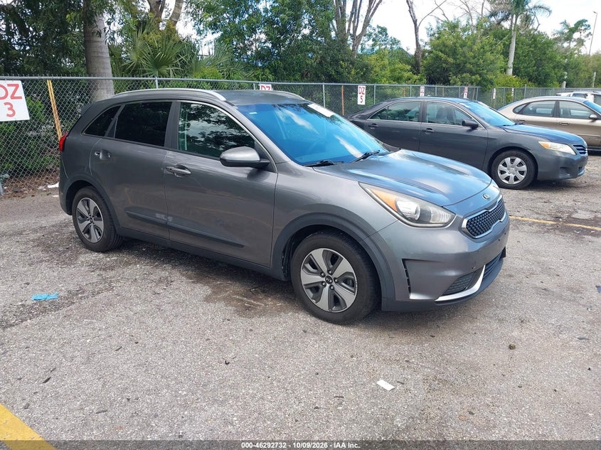 Vin: kndcb3lc5h5098312, lot: 46792895, kia niro lx 2017 img_1