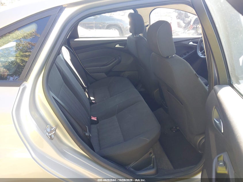 2015 FORD FOCUS SE · Фото 8